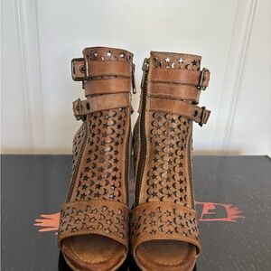 Freebird Theresa size 8